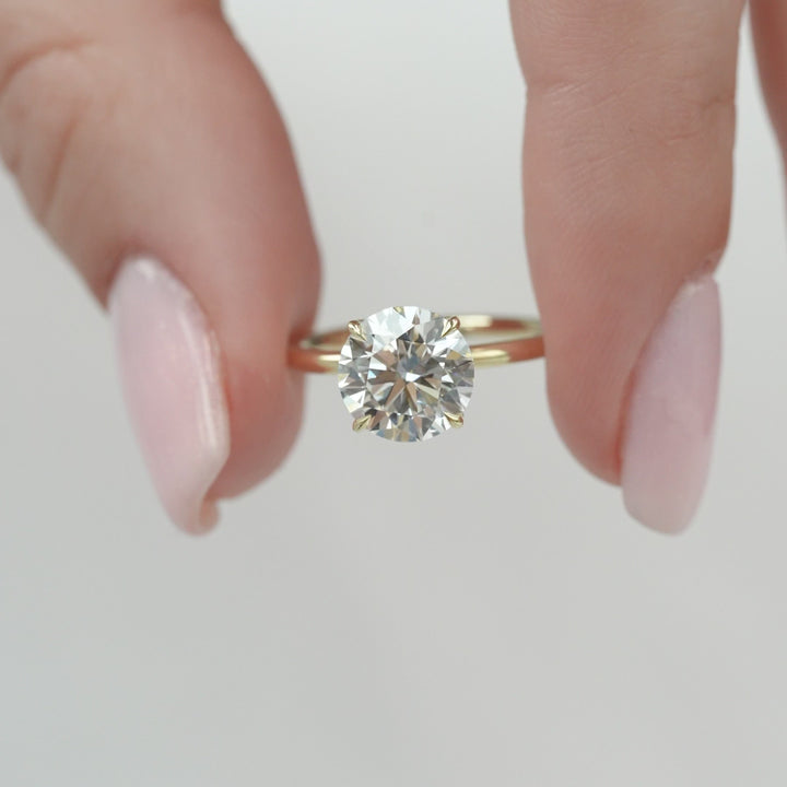 The Logan Round Lab Diamond Moissanite Engagement Ring *Shown with 2.5 ct #material_gold