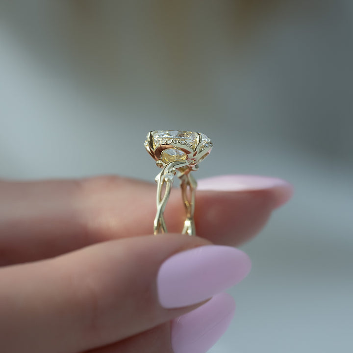 The Halo Coco Oval Lab Diamond Moissanite Engagement Ring *Shown with 2.5 ct #material_gold