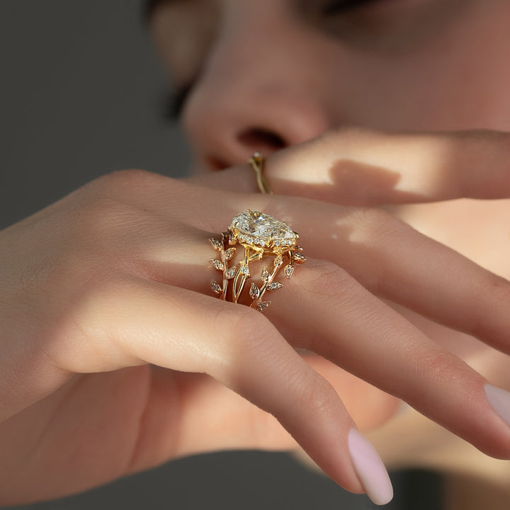 The Halo Coco Pear Lab Diamond Moissanite Engagement Ring *Shown with 2.5 ct #material_gold