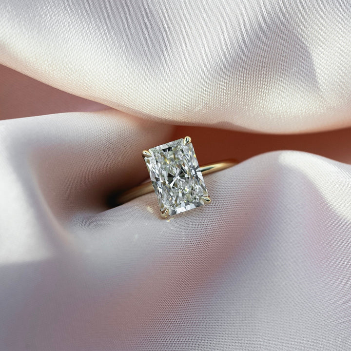 The Luisa Set With A Radiant Solitaire Moissanite 2.5 Carat 18K Gold#material_18k-gold