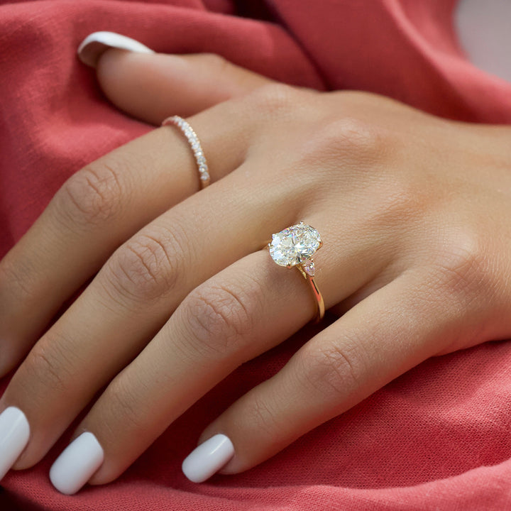 The Pears Leona Oval Lab Diamond Moissanite Engagement Ring *Shown with 2.5 ct #material_gold