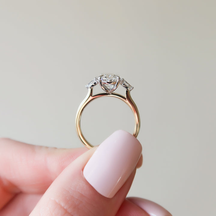 The Pears Leona Oval Lab Diamond Moissanite Engagement Ring *Shown with 2 ct #material_gold