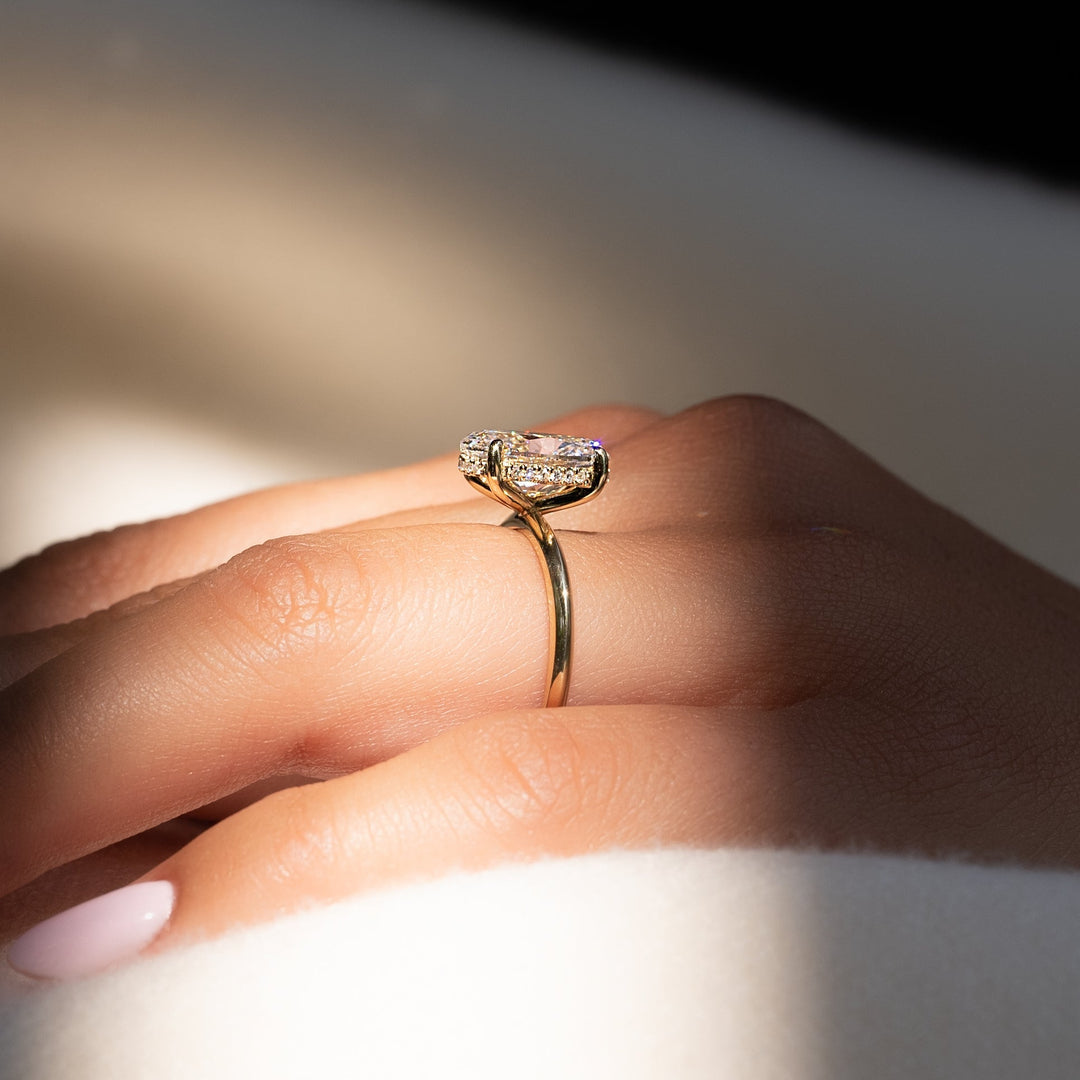 The Razor Liberty Oval Lab Diamond Moissanite Engagement Ring