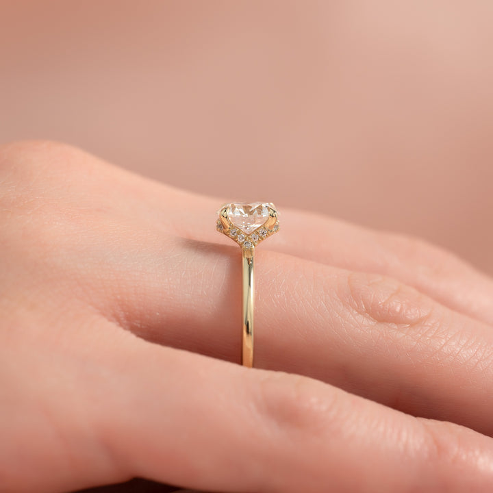 The Solitaire Phoebe Set With A Round Solitaire Moissanite 2.5 Carat 18K Gold#material_18k-gold