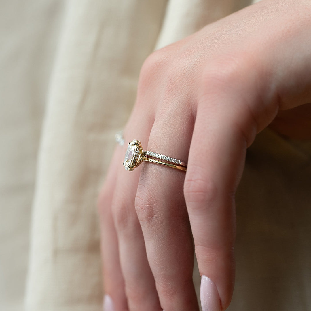 The Sydney Oval Lab Diamond Moissanite Engagement Ring