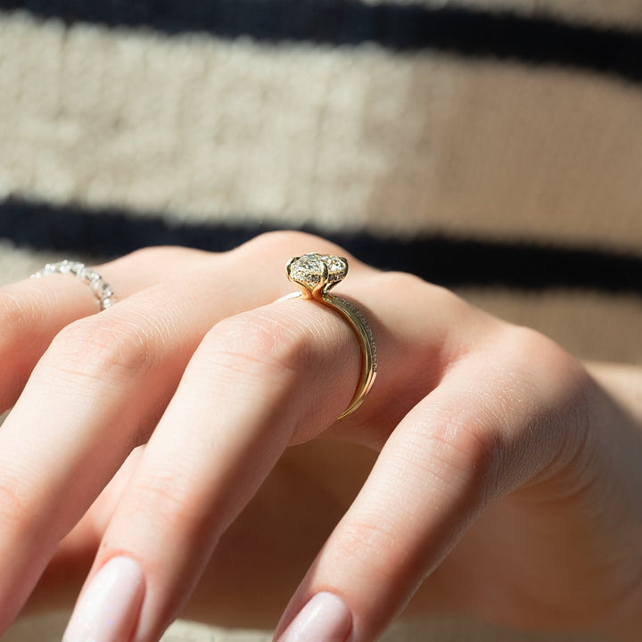 The Sydney Oval Lab Diamond Moissanite Engagement Ring *Shown with 2.5 ct #material_gold