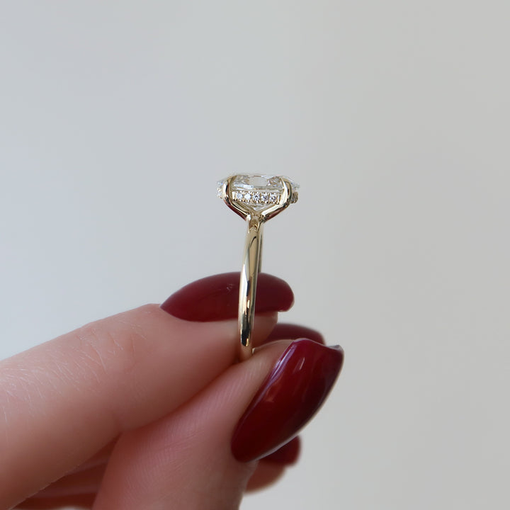 The Sydney Oval Lab Diamond Moissanite Engagement Ring *Shown with 2 ct #material_gold