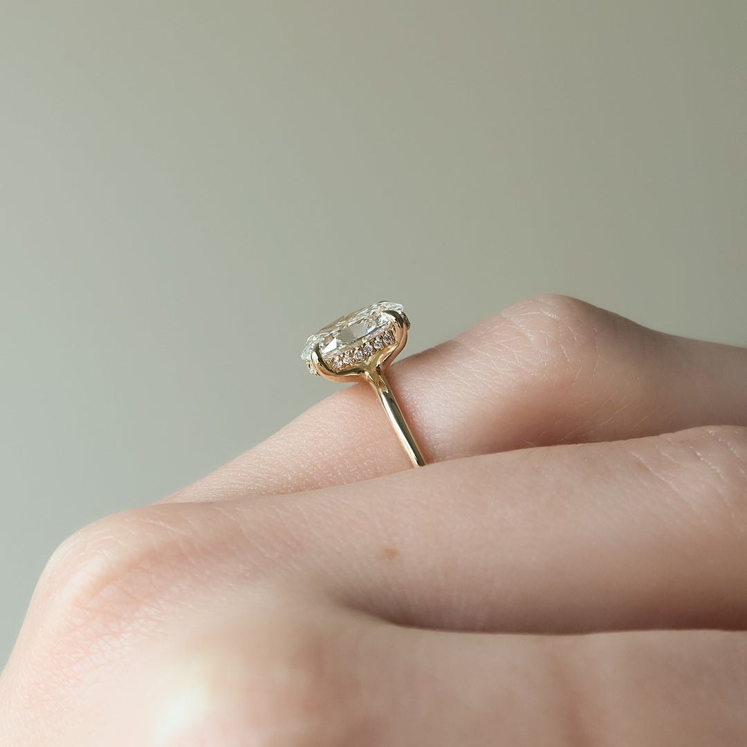 The Sydney Oval Lab Diamond Moissanite Engagement Ring