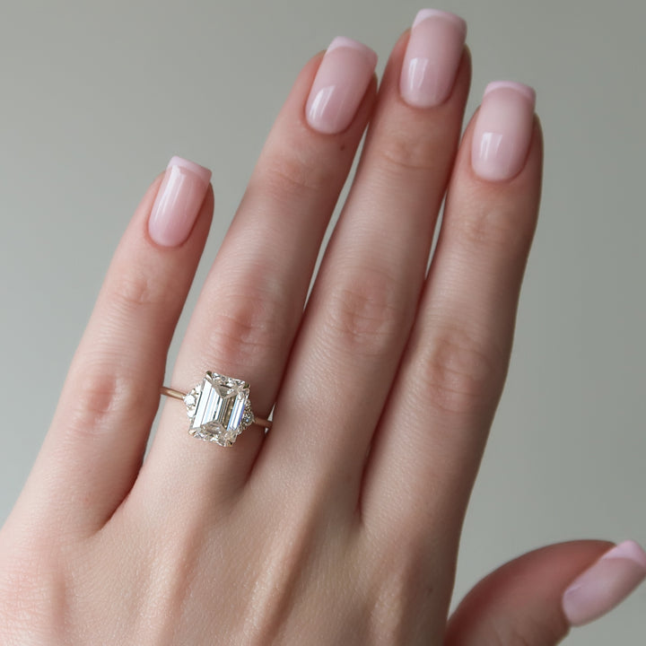 The Violet Set With Emerald Side Stone Moissanite#material_18k-gold