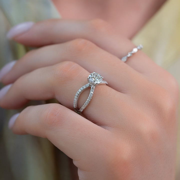 The Zara Set With Round Pave Moissanite#material_18k-white