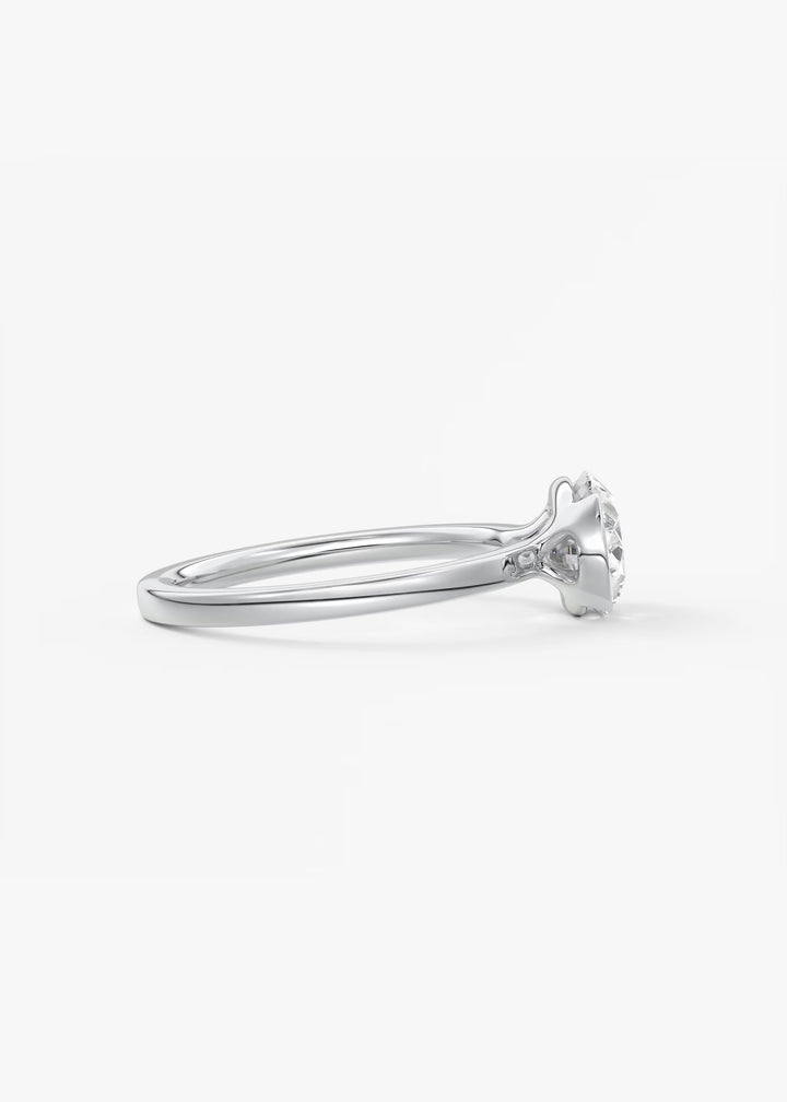 The Vela Set With An Oval Lab Diamond #material_white