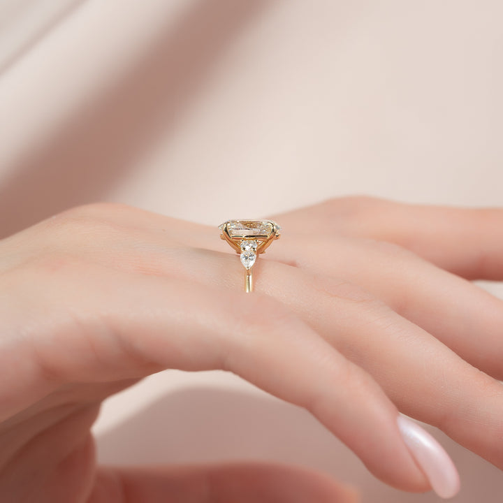 The Dylan Oval Lab Diamond Moissanite Engagement Ring *Shown with 2 ct #material_gold