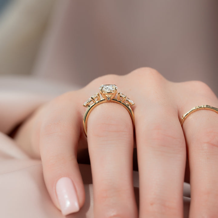 The Dylan Oval Lab Diamond Moissanite Engagement Ring *Shown with 2 ct #material_gold