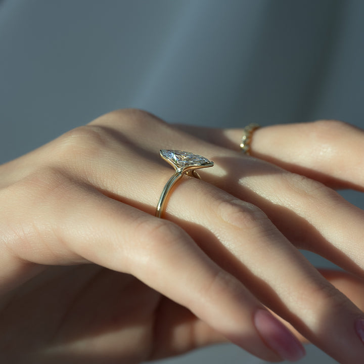 The Elina Set With A Marquise Solitaire Moissanite 2.5 Carat 18K Gold#material_18k-gold