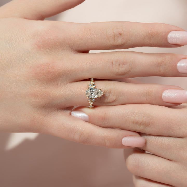 The Emery Set With A Pear Lab Diamond#material_gold