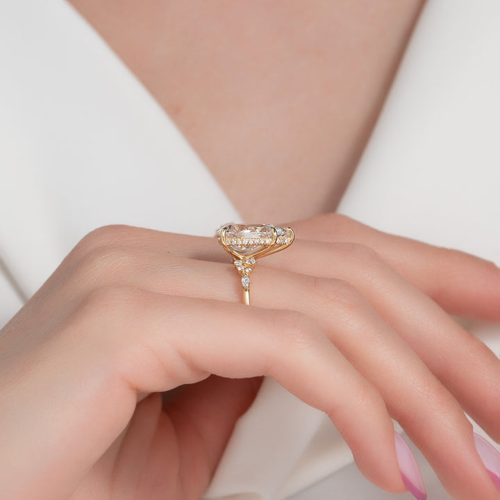 The Emery Set With A Pear Lab Diamond#material_gold