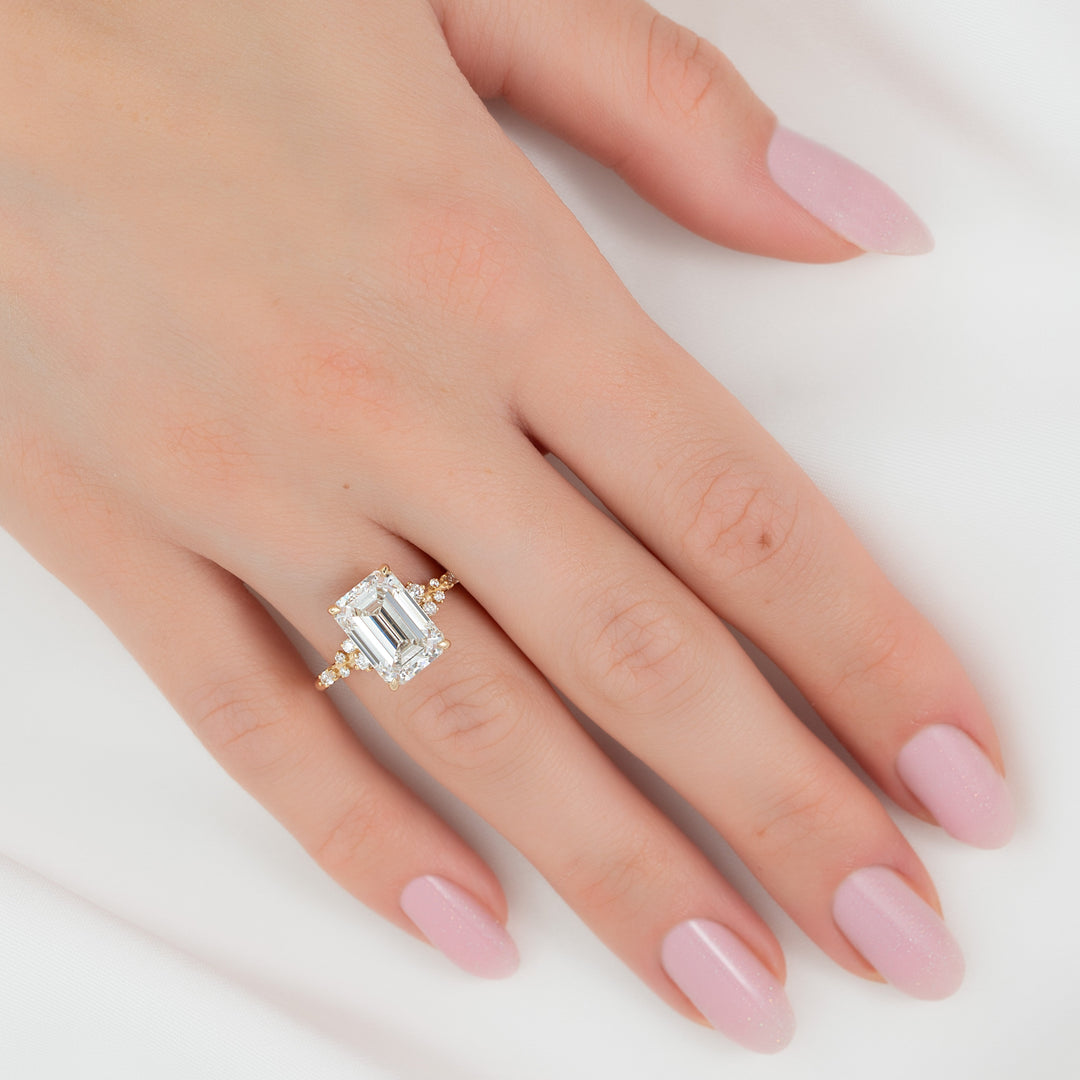 The Emery Set With An Emerald Lab Diamond#material_gold