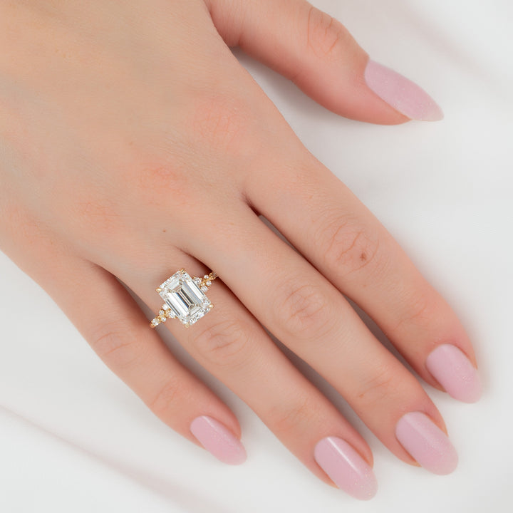 The Emery Set With An Emerald Lab Diamond#material_gold