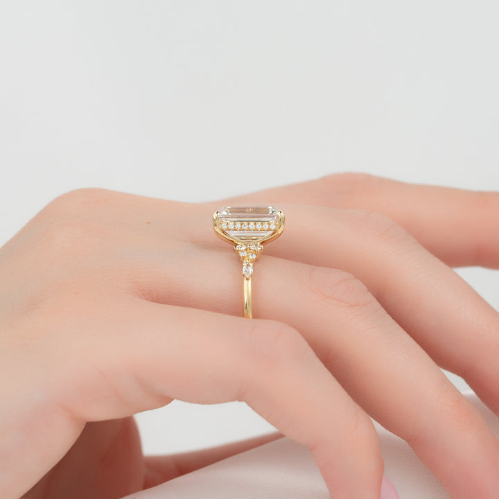 The Emery Set With An Emerald Lab Diamond#material_gold