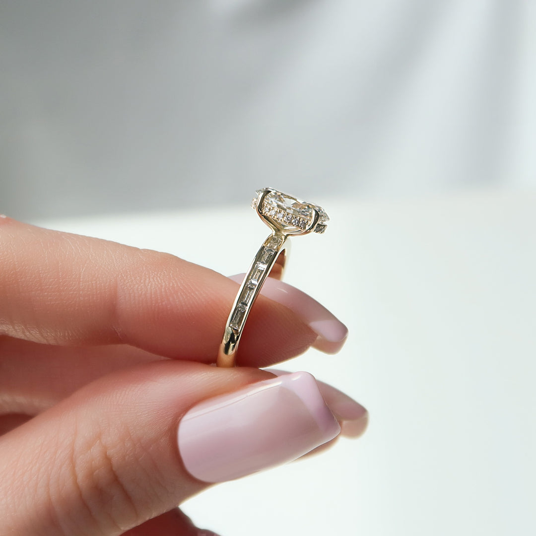 The Johanna Set With Oval Side Stone Moissanite#material_14k-gold