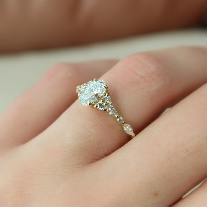 The Kaiden Set With Oval Side Stone Moissanite#material_14k-gold