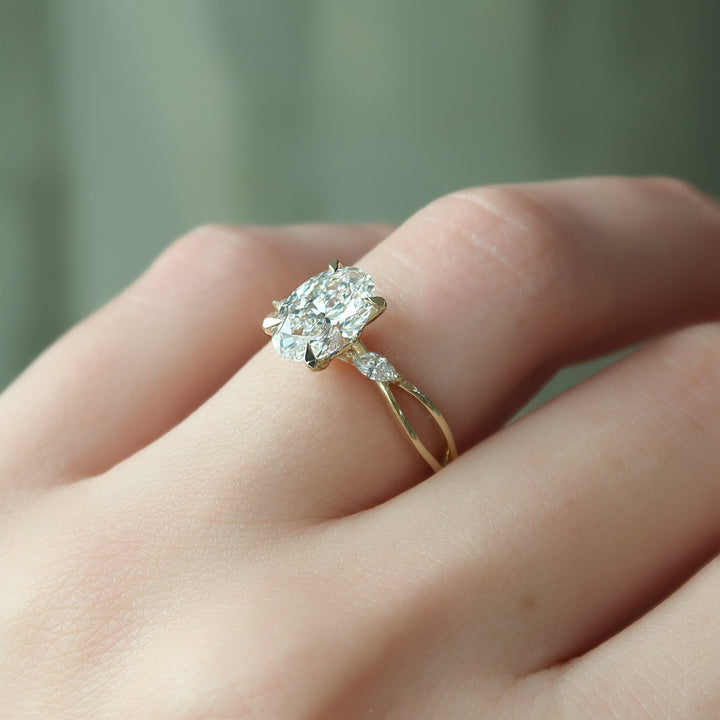 The Kimberly Set With Oval Side Stone Moissanite#material_14k-gold