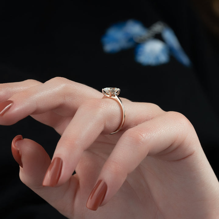 The Lacole Oval Lab Diamond Moissanite Engagement Ring *Shown with 2.5 ct #material_rose