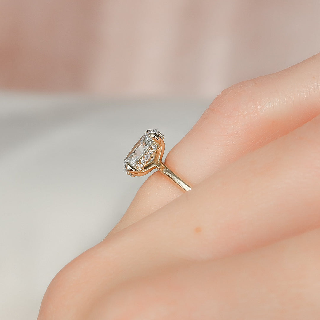 The Liberty Set With Oval Solitaire Moissanite#material_18k-gold