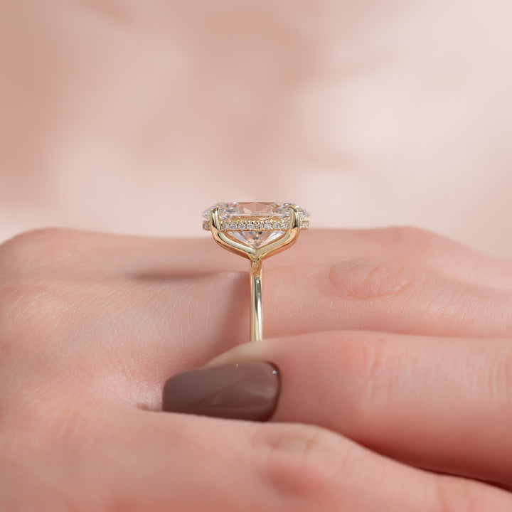 The Liberty Oval Lab Diamond Moissanite Engagement Ring *Shown with 4.5 ct #material_gold