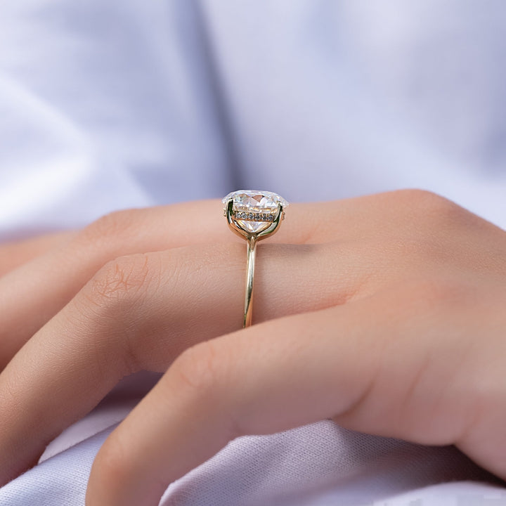 The Liberty Set With Round Solitaire Moissanite#material_18k-gold