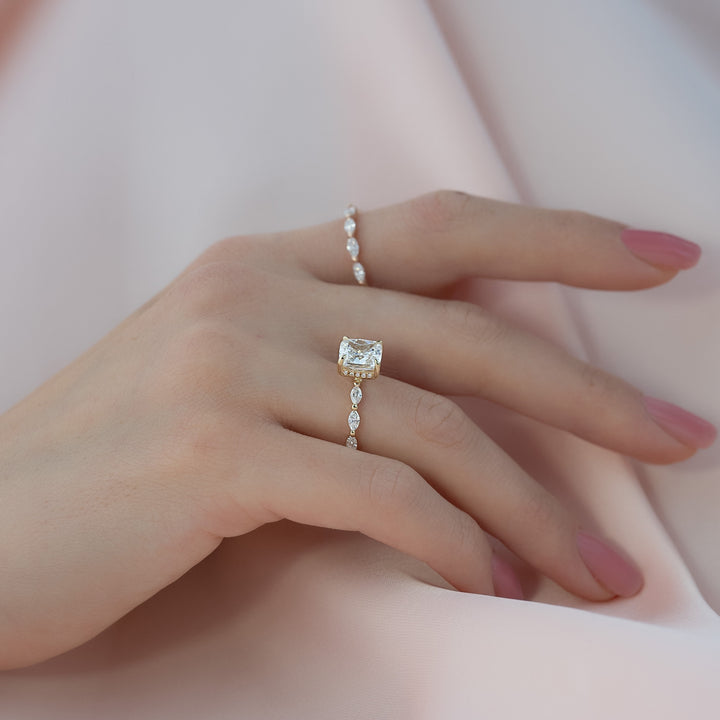 The Linda Cushion Lab Diamond Moissanite Engagement Ring *Shown with 2.5 ct #material_gold