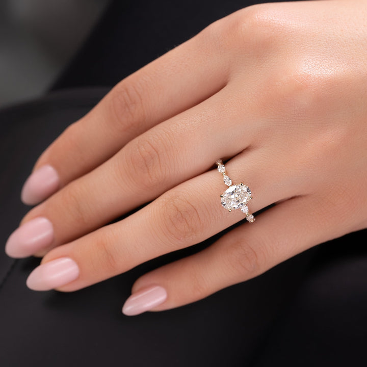 The Linda Set With Oval Side Stone Moissanite#material_14k-gold