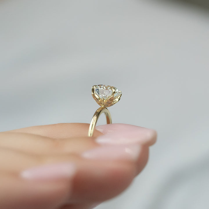 The Logan Round Lab Diamond Moissanite Engagement Ring *Shown with 2.5 ct #material_gold