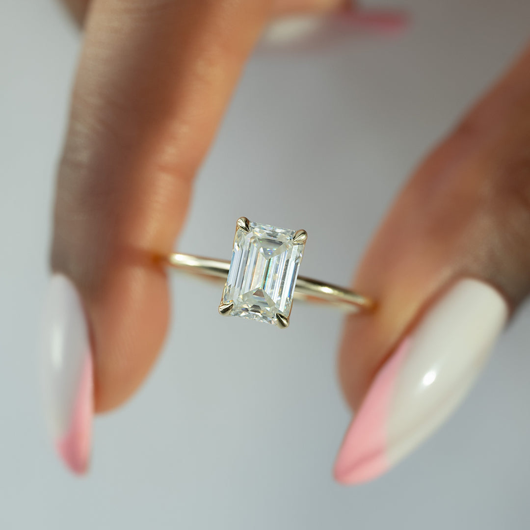 The Luisa Set With A Emerald Solitaire Moissanite 4 Carat 18K Gold#material_18k-gold