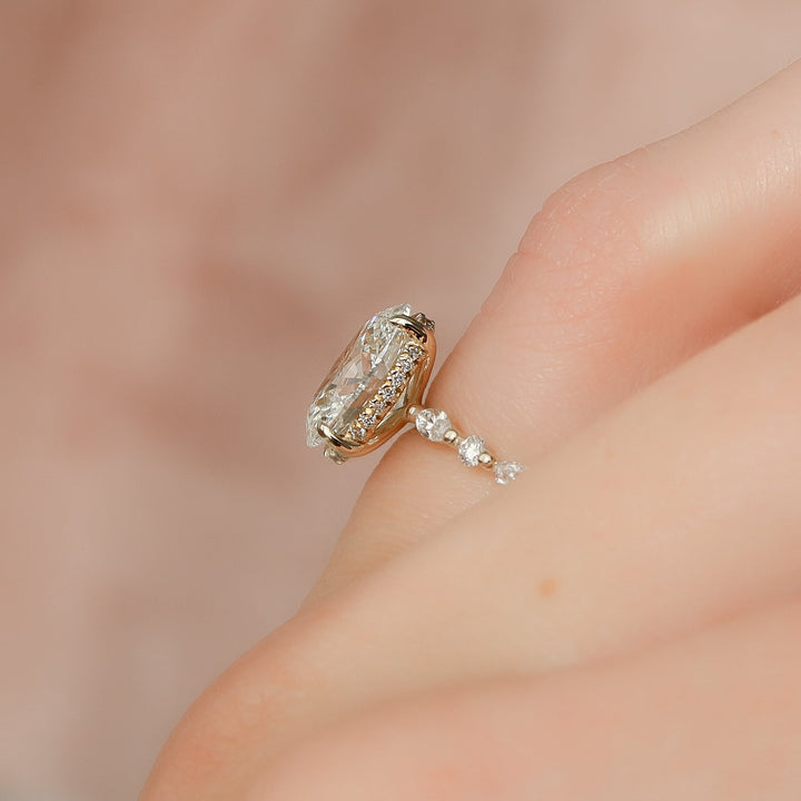 The Lyra Oval Lab Diamond Moissanite Engagement Ring *Shown with 2.5 ct #material_gold