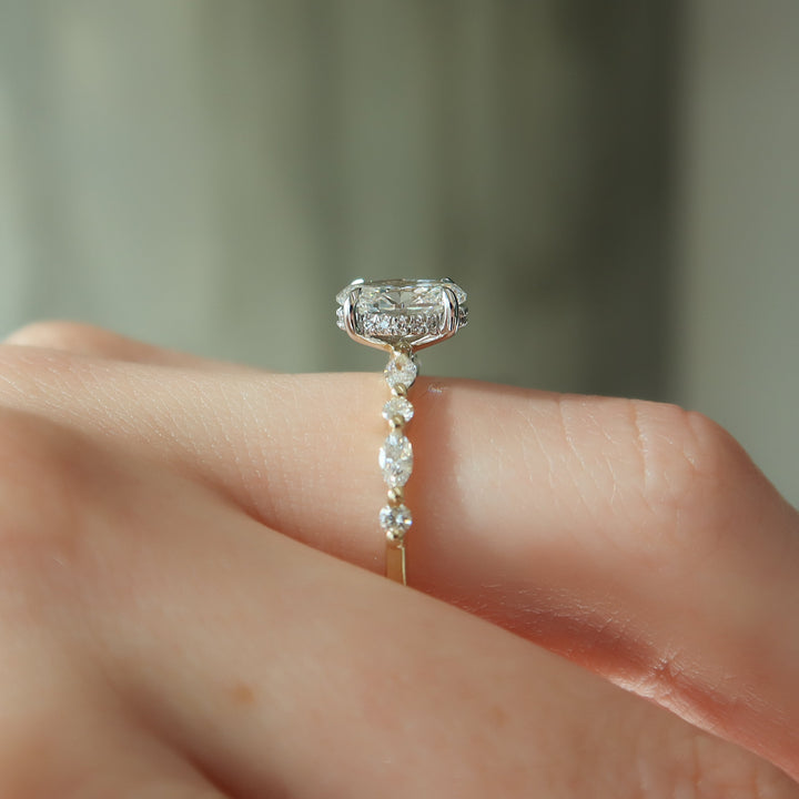 The Lyra Oval Lab Diamond Moissanite Engagement Ring *Shown with 1 ct #material_gold