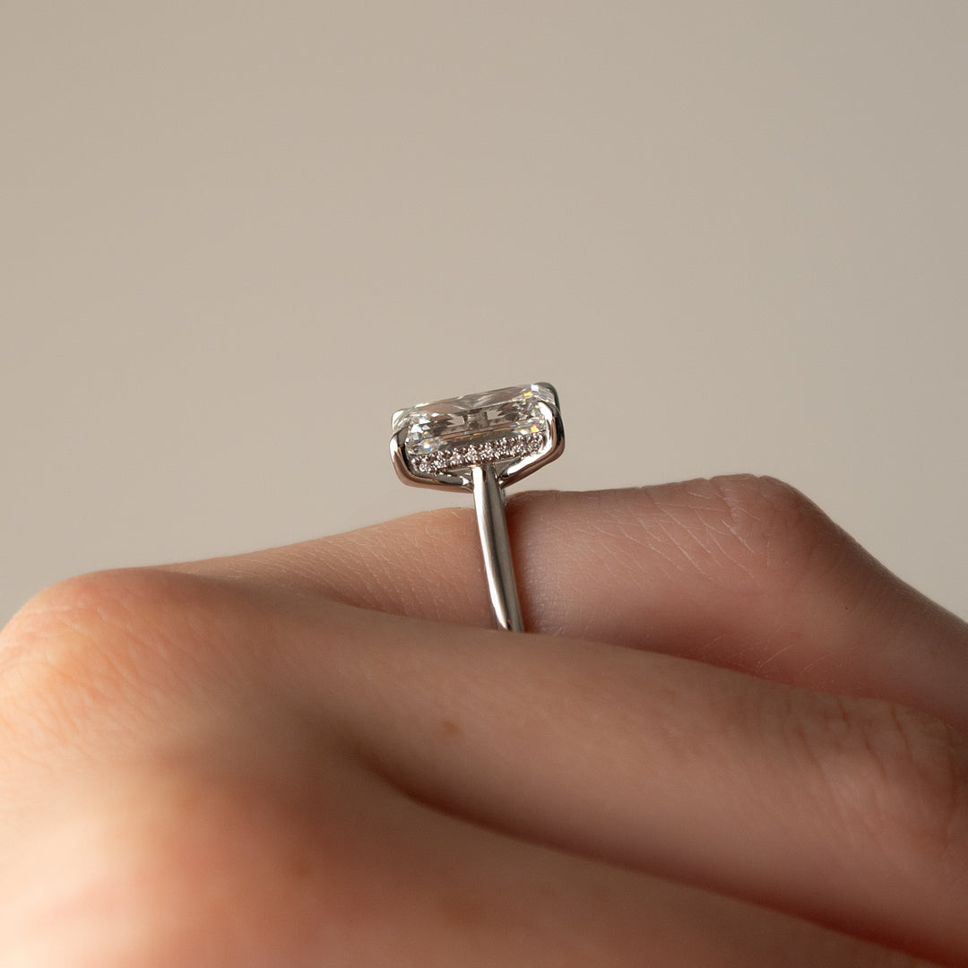 The Maren Set With An Emerald Lab Diamond#material_white