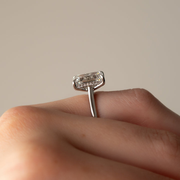 The Maren Set With An Emerald Lab Diamond#material_white