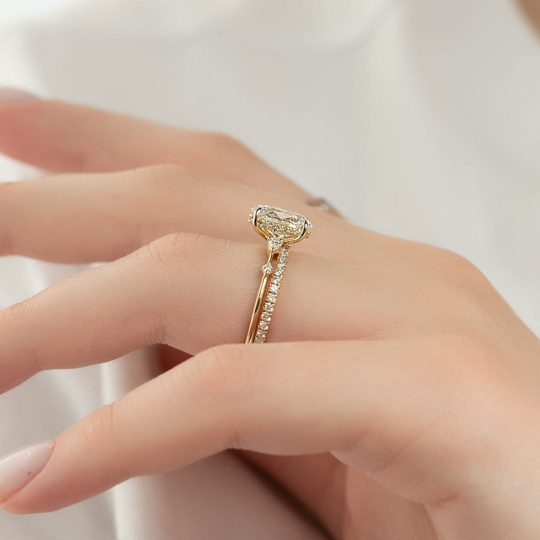 The Niko Oval Lab Diamond Moissanite Engagement Ring