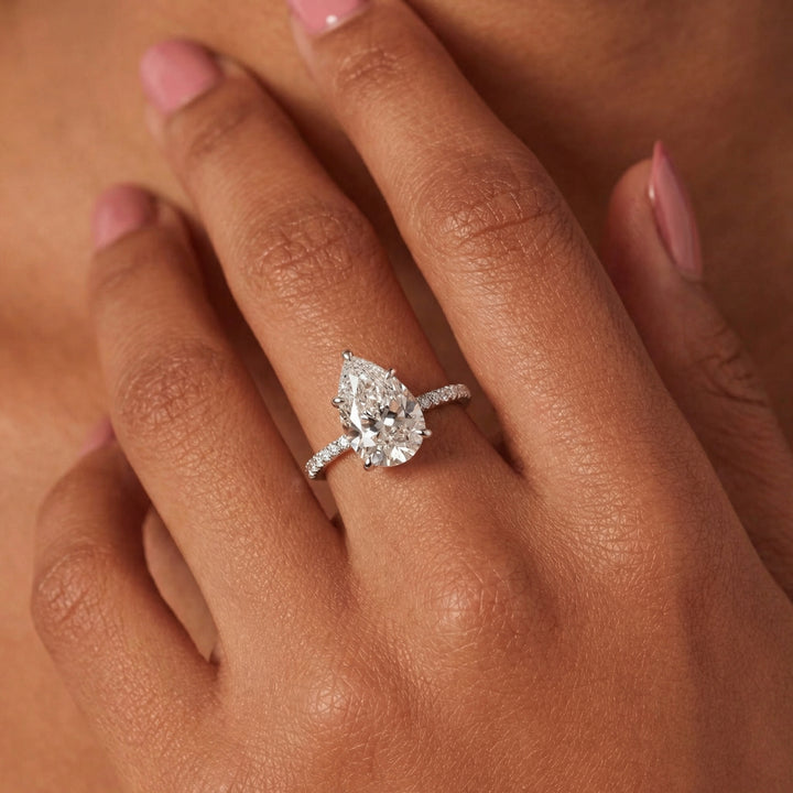 The Pave Cecelia Pear White Gold #material_white