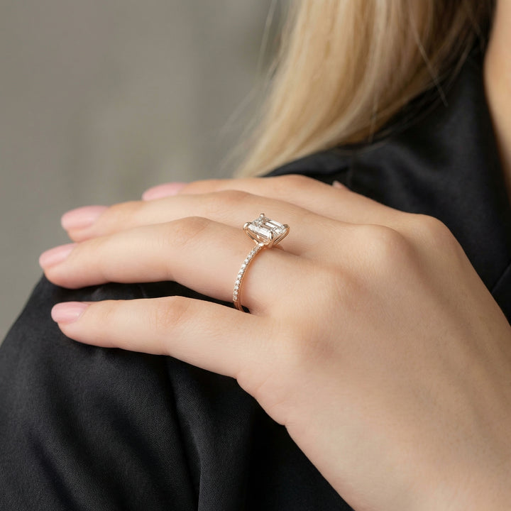 Close-up of a hand wearing a diamond ring on a blurred background #material_rose