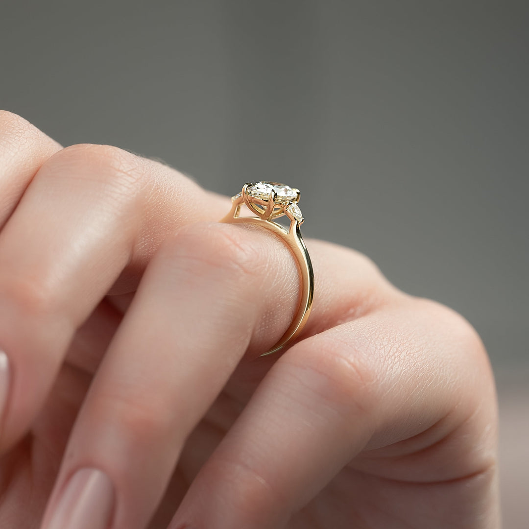 The Pears Leona Set With Oval Side Stone Lab Diamond 2 Carat 18K Gold#material_18k-gold