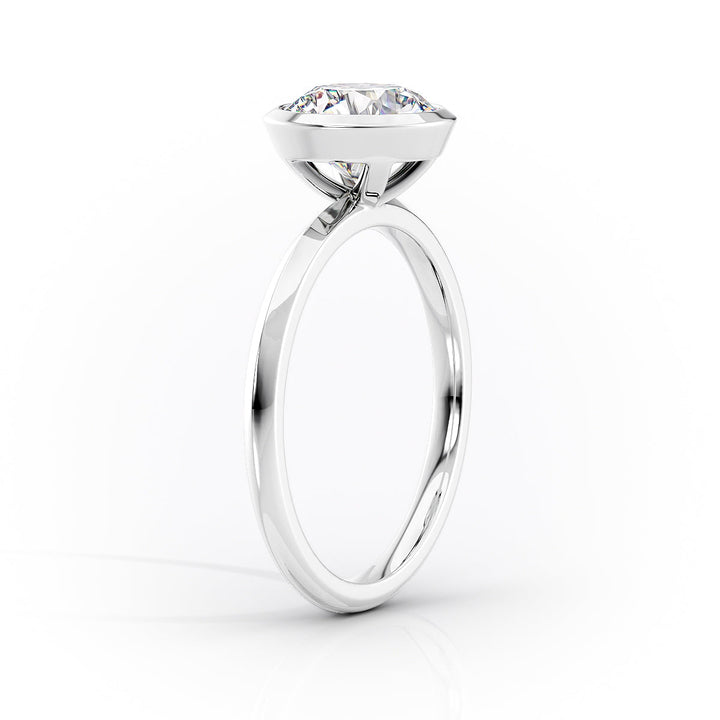 The Razor Bezel Liberty Set With An Emerald Lab Diamond#material_white