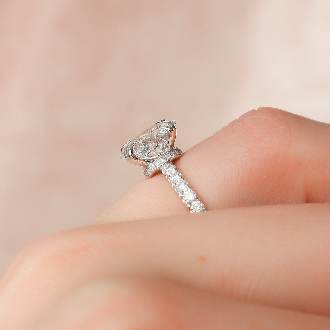 The Sia Set With Oval Pave Moissanite#material_14k-white