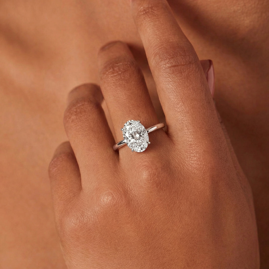 The Solitaire Phoebe Oval White Gold #material_white