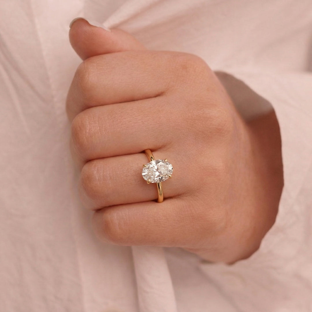 The Solitaire Phoebe Oval Yellow Gold #material_gold