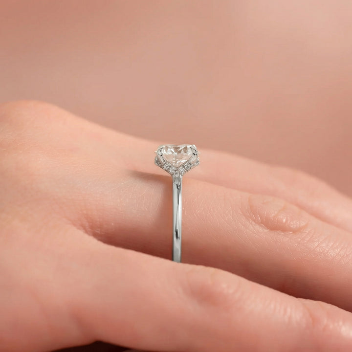 The Solitaire Phoebe Round White Gold #material_white