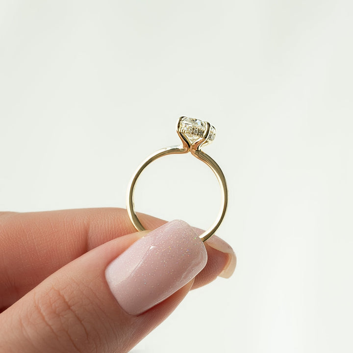 The Sydney Oval Lab Diamond Moissanite Engagement Ring *Shown with 2.5 ct #material_gold