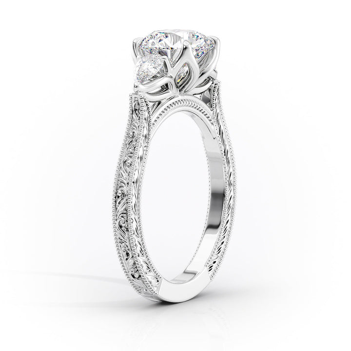 The Three Stone Skye Set With An Emerald Lab Diamond#material_white